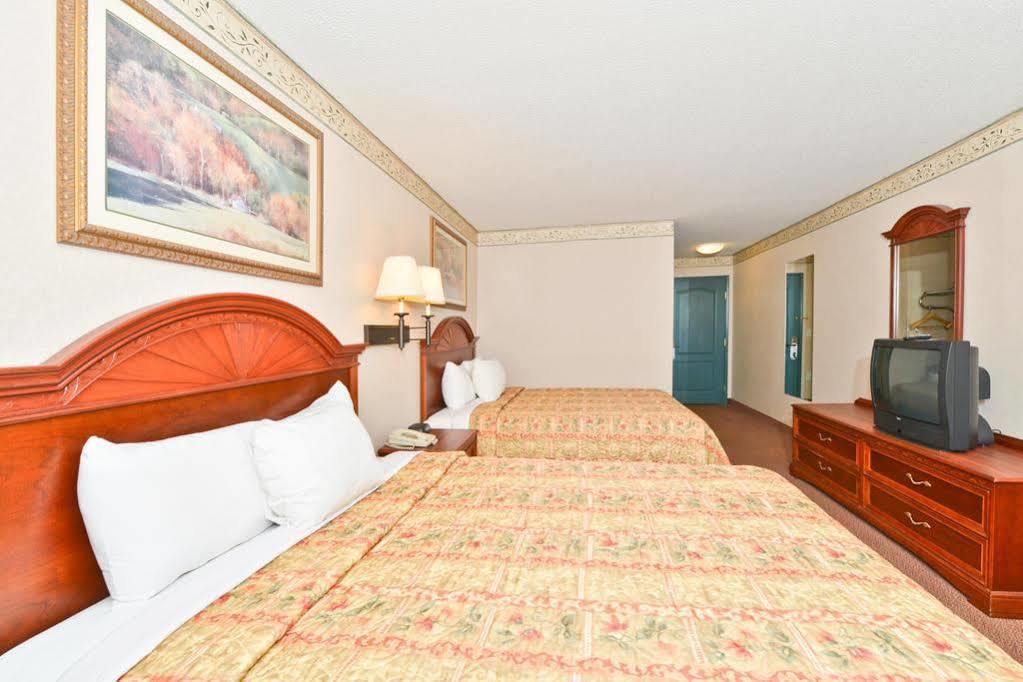 Blisspoint Inn & Suites Marion Esterno foto