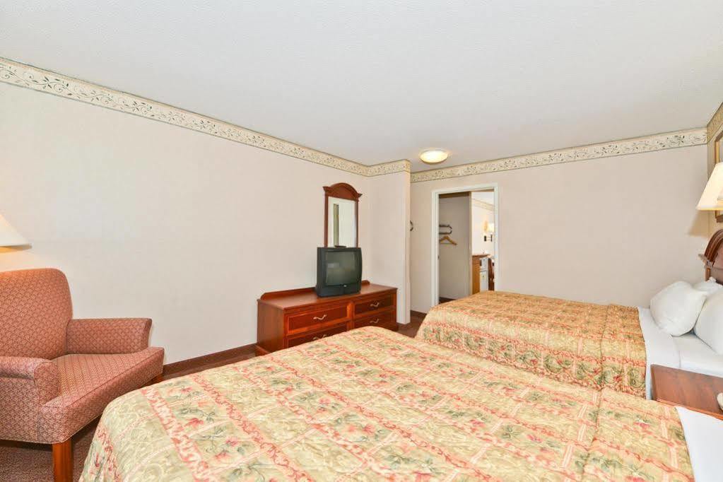 Blisspoint Inn & Suites Marion Esterno foto