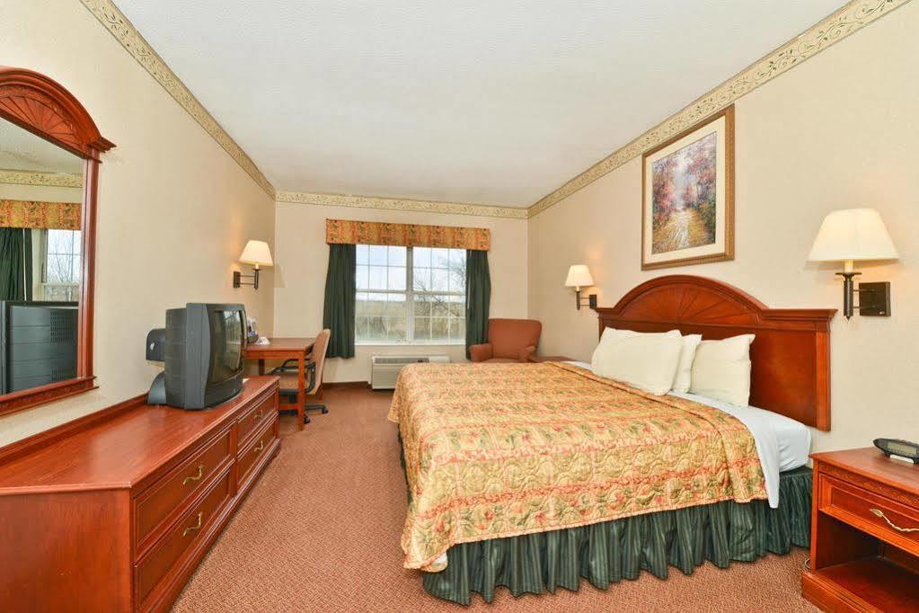 Blisspoint Inn & Suites Marion Esterno foto